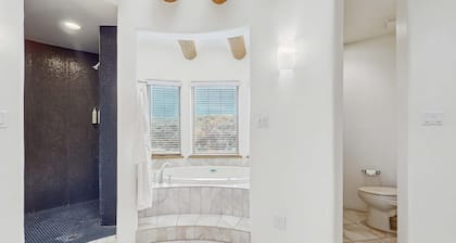 Southwest Stunner - Hot Tub, Sauna & Game Room