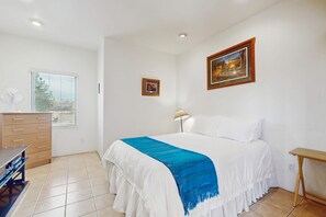 Desk, WiFi, bed sheets - Southwest Stunner - Hot Tub, Sauna & Game Room (Ranchos De Taos)