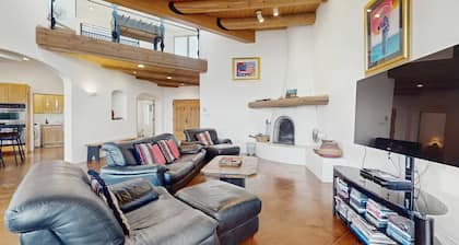 Southwest Stunner - Hot Tub, Sauna & Game Room