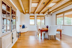 Dining - Dos Vistas - Panoramic Views, Hot Tub & Firepit (Santa Fe)