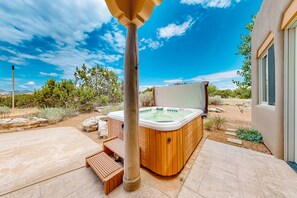 Terrace/patio - Dos Vistas - Panoramic Views, Hot Tub & Firepit (Santa Fe)