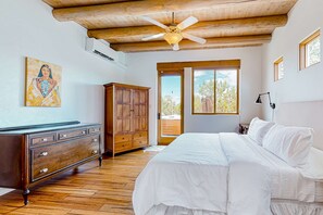 3 bedrooms, iron/ironing board, travel cot, WiFi - Dos Vistas - Panoramic Views, Hot Tub & Firepit (Santa Fe)