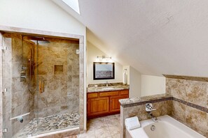 Shower, towels, shampoo - Snowfire 308A - Views & Walk or Shuttle to Lifts (Angel Fire)