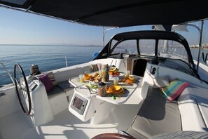 Property grounds - Sun-Kissed Sailing Adventure in Islas Sarónicas (Alimos)