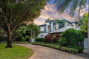 Exterior - New Luxe Super Villa by The Glam Homes (Plantation)