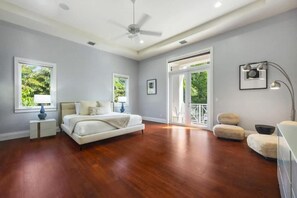 Deluxe Villa | Iron/ironing board, free WiFi, bed sheets - New Luxe Super Villa by The Glam Homes (Plantation)