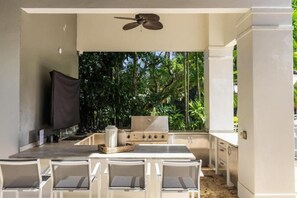 Outdoor dining - New Luxe Super Villa by The Glam Homes (Plantation)