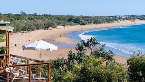 Lady Agnes Beach House - right on Agnes beach