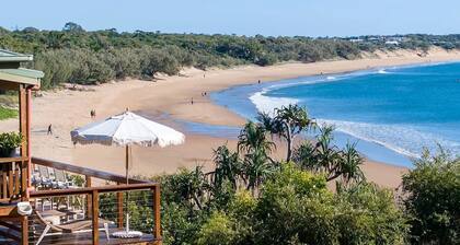 Lady Agnes Beach House - right on Agnes beach