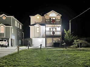 Exterior - Spacious ocean front house with spectacular views in Nags Head with Elevator (Nags Head)