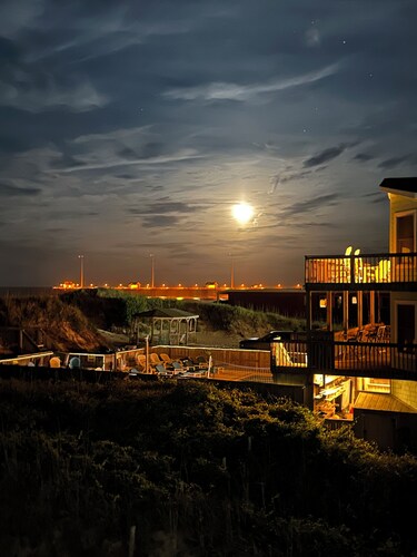 Spacious ocean front house with spectacular views in Nags Head with Elevator