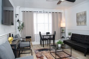 TV - Prime Location 1BR in Downtown Jacksonville Area (Jacksonville)