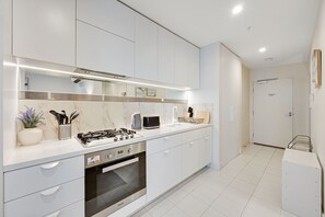 Fridge, microwave, oven, stovetop - 3 Bedroom CBD Apartment with Pool, Gym & Spa with Gorgeous City Views (Melbourne)