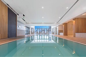 Pool - 3 Bedroom CBD Apartment with Pool, Gym & Spa with Gorgeous City Views (Melbourne)