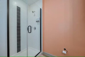 Hair dryer, soap - Cozy Dreamy Pink Rodeo Getaway On Washington (Houston)