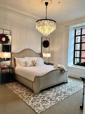 2 bedrooms, WiFi, bed sheets - Luxury Downtown Indy • Walk to NCAA Final Four • On American Legion Mall (Indianapolis)