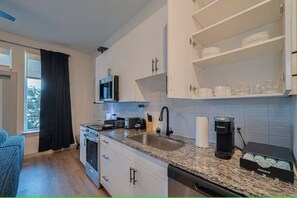 Private kitchen - Cozy Theater Studio - Houston Rodeo NRG (Houston)