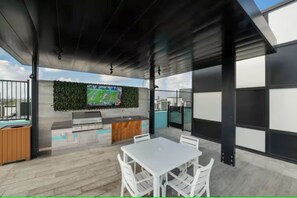 Interior - Peaceful Heights One-Bed - Views & Comfort (Houston)