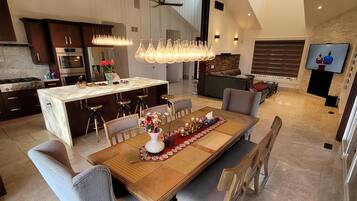 House, Multiple Bedrooms, Private Pool | Ruang makan