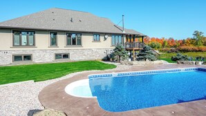 A modern two-story house with a swimming pool, a covered patio, and a well-maintained lawn. - Devlok- Mystique Mansion 7 Br-sleep 16 Kawartha (Trent Lakes)