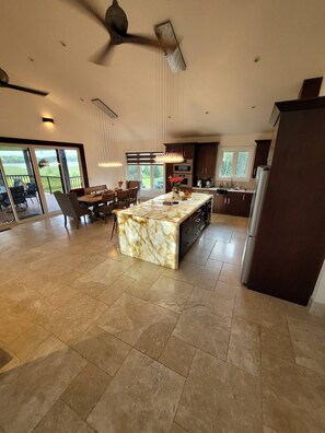 Private kitchen - Devlok- Mystique Mansion 7 Br-sleep 16 Kawartha (Trent Lakes)