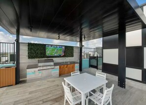 Interior - Luxury Gold Heights 1BR w- Skyline Views (Houston)