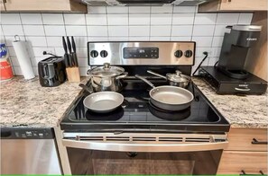 Private kitchen - Luxury Gold Heights 1BR w- Skyline Views (Houston)