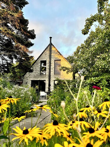 Vacation home for 8 people with natural garden, fireplace & lots of space, near the North Sea
