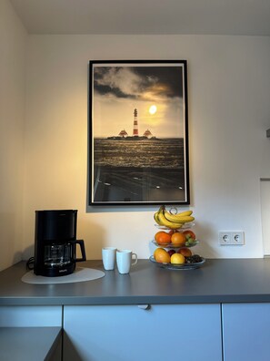 Interior - Vacation home for 8 people with natural garden, fireplace & lots of space, near the North Sea (Wesselburen)