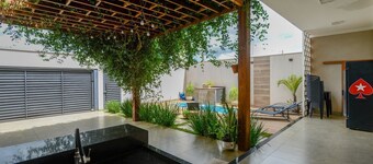 Casa com Piscina Aquecida, Churrasqueira e Hidro