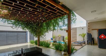 Casa com Piscina Aquecida, Churrasqueira e Hidro