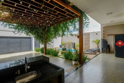 Casa com Piscina Aquecida, Churrasqueira e Hidro