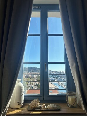 Interior - NEW- Incredible view of the Palais des Festivals /Vieux port- 5mn from the beach & Croisette (Cannes)