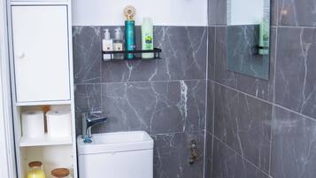 Apartment, 1 Bedroom | Bathroom