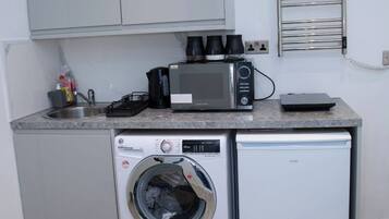 Apartment, 1 Bedroom | Private kitchen