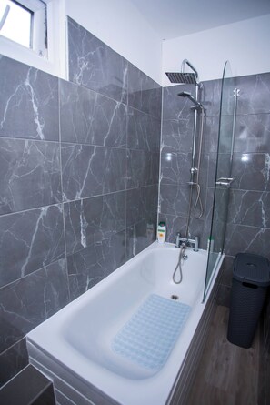 Bathroom - Modern 1 Bedroom Apartment in Quiet Tilbury Town (Tilbury)
