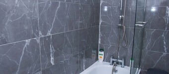 Modern 1 Bedroom Apartment in Quiet Tilbury Town