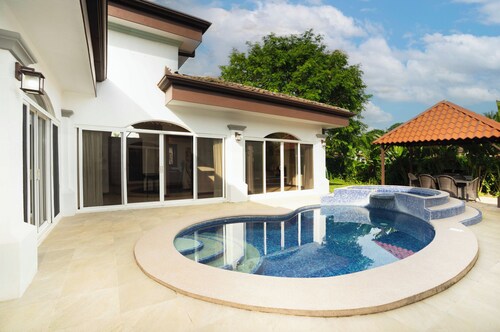 Modern Beach House w Pool Playa Bejuco