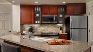 Private kitchen - Desert Oasis, Golf, Phoenix and Scottsdale Sites-Marriott's Canyon Villas 2 Bd. (Phoenix)