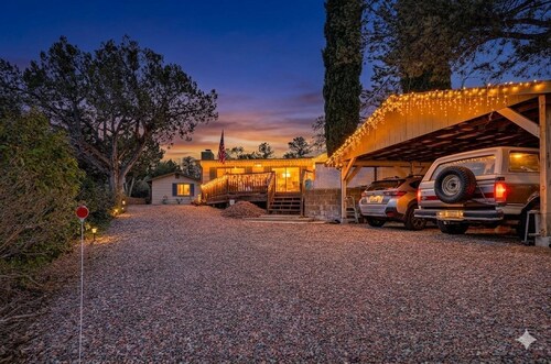 Cozy Pet Friendly Home W/ Fire-Pit & Grill