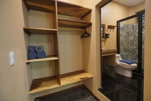 Serviettes fournies, savon, papier toilette