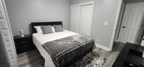 3 chambres, fer et planche à repasser, Wi-Fi, draps fournis