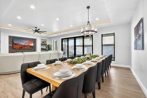 Dining - The Springs at Pecan Valley Resort (Hurricane)