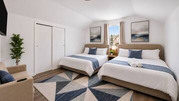 4 bedrooms, iron/ironing board, Internet, bed sheets