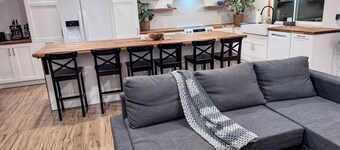 Family Friendly Modern 3-bedroom Cottage w/ central AC & high end appliances