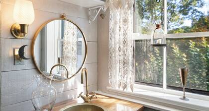 Mount Snow Lake Whitingham Antique Apartment in Jacksonville-Whitingham Vermont