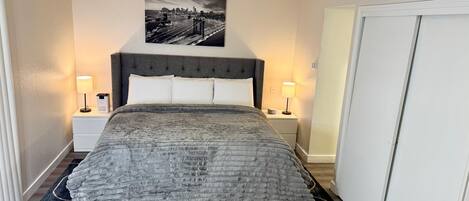 Iron/ironing board, WiFi, bed sheets