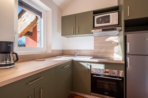Fridge, microwave, oven, dishwasher - Gite 6/8 pers. PREMIUM - Village des Bruguières (LA CANOURGUE)