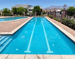 Pool - 3 King Suites, Bunk Room, Pool & Pickleball (Hurricane)