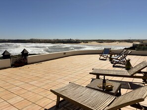 Terrace/patio - Baleal Oceanfront: Terrace & Sunrise Sea View (Peniche)